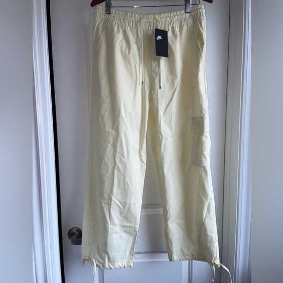 Nike cargo pants women’s medium - Picture 6 of 9